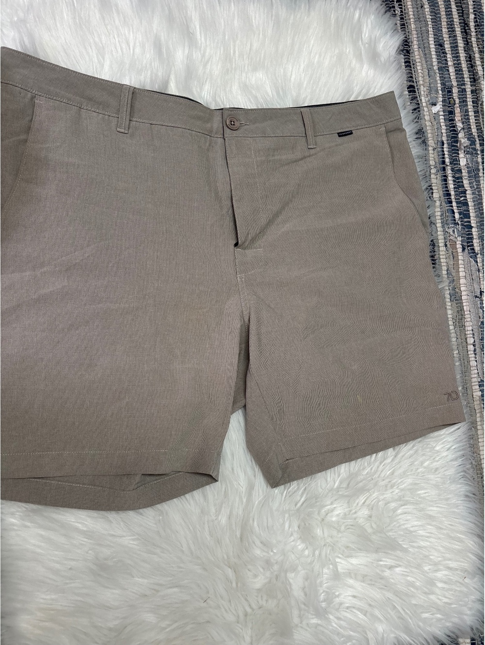 * | 7 Diamonds | shorts. Size 40.